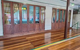 Baanrak Amphawa Homestay